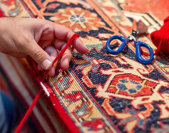خدمات تخصصی و حرفه ای رفوی فرش در قالیشویی اندرزگو
